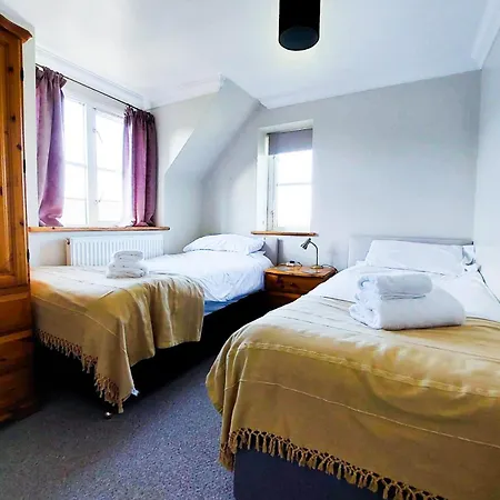 Tyncellar Farm Holiday Cottages Margam Room photo