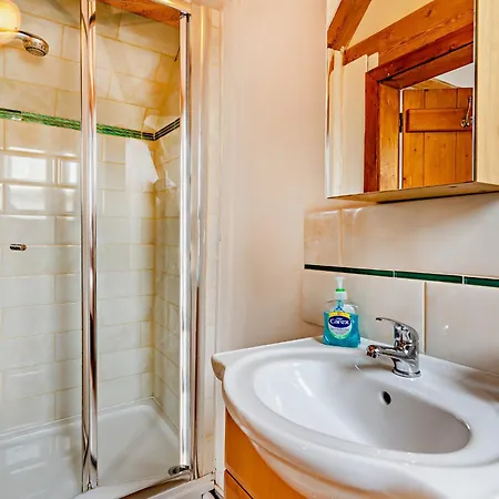 Tyncellar Farm Holiday Cottages Margam Room photo