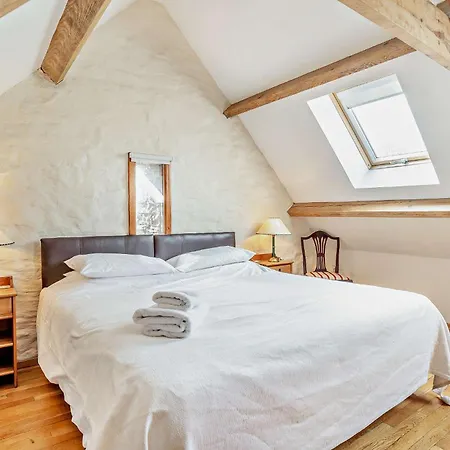 Tyncellar Farm Holiday Cottages Margam Room photo