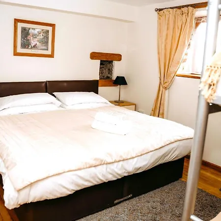 Tyncellar Farm Holiday Cottages Margam Room photo