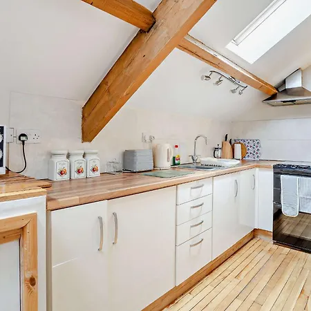 Tyncellar Farm Holiday Cottages Margam Room photo