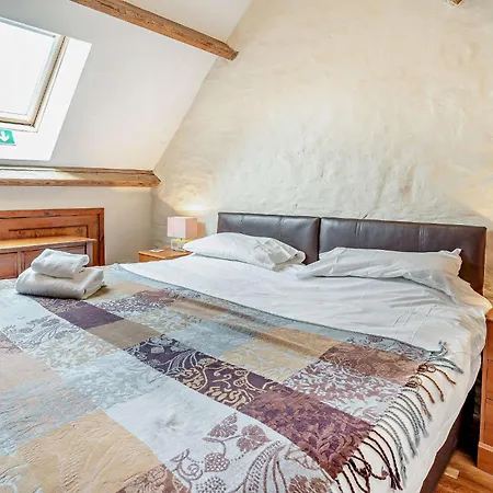 Tyncellar Farm Holiday Cottages Margam Room photo