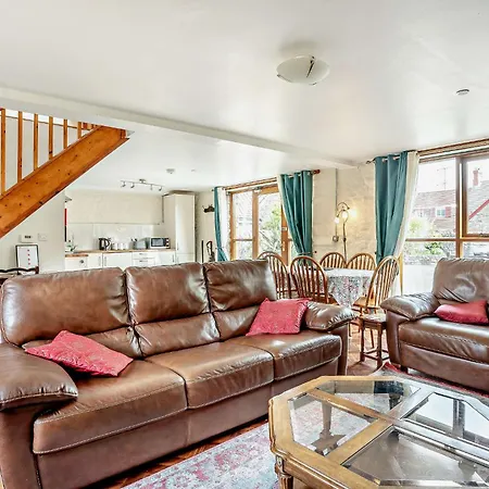 Tyncellar Farm Holiday Cottages Margam Room photo